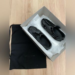 1017 ALYX 9SM Mono Slip On jn shiny black sz 38